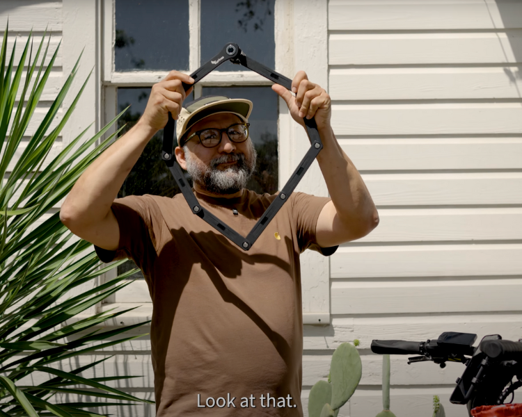 Hector showing the Euphree café lock on the Stellar Falcon